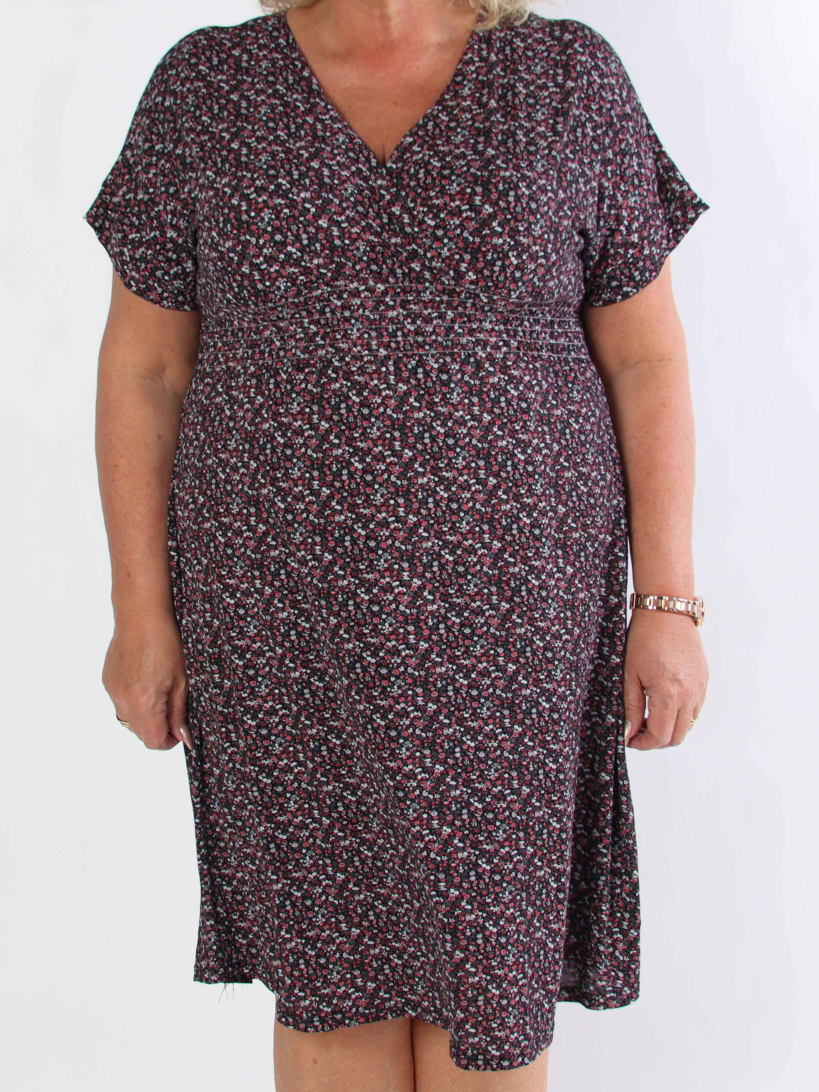 Maryam - Sød plus size kjole i blød viskose med blomsterprint